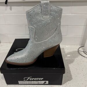 Cowgirl boots Silver Glitter Ankle Boots Size 8 - Concert outfit!